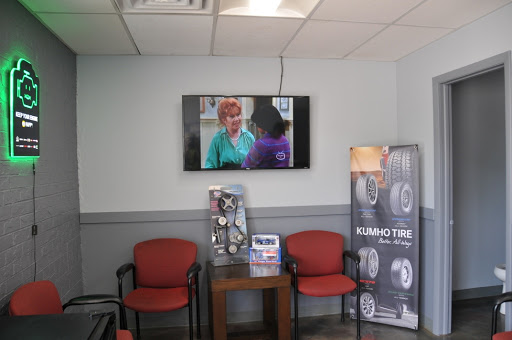 Auto Repair Shop «Tanela Auto & Truck Repair», reviews and photos, 908 Morse Ave, Schaumburg, IL 60193, USA