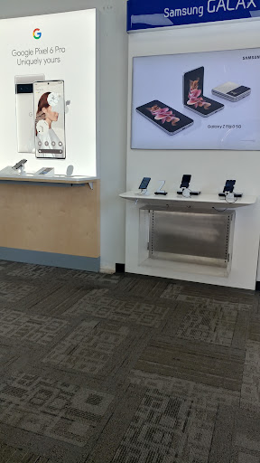 Cell Phone Store «Verizon Authorized Retailer - A Wireless», reviews and photos, 285 E 5th St c, Long Beach, CA 90802, USA