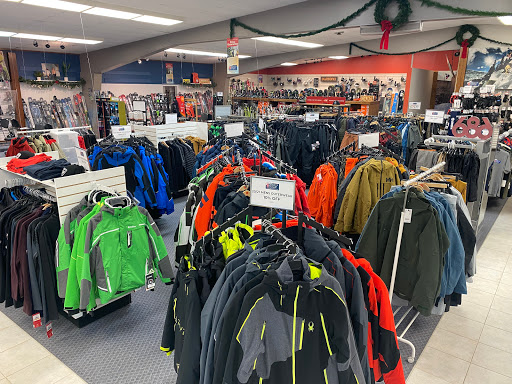 Boat Dealer «Buckeye Sports Center», reviews and photos, 4610 State Rd, Peninsula, OH 44264, USA