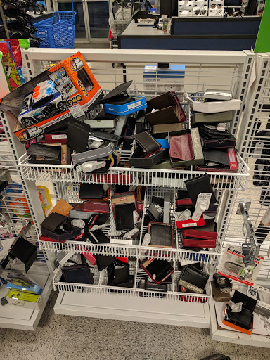 Clothing Store «Ross Dress for Less», reviews and photos, 8464 W Hillsborough Ave, Tampa, FL 33615, USA