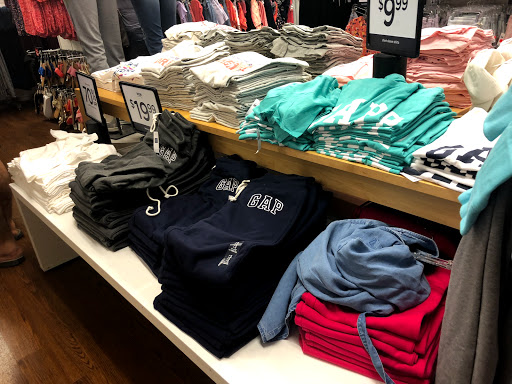 Clothing Store «Gap», reviews and photos, 18511 Outlet Blvd, Chesterfield, MO 63005, USA