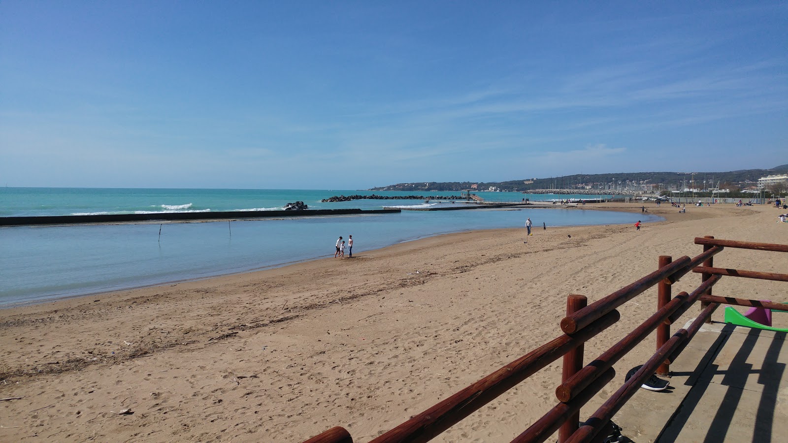 Foto de Lillatro beach con parcialmente limpio nivel de limpieza