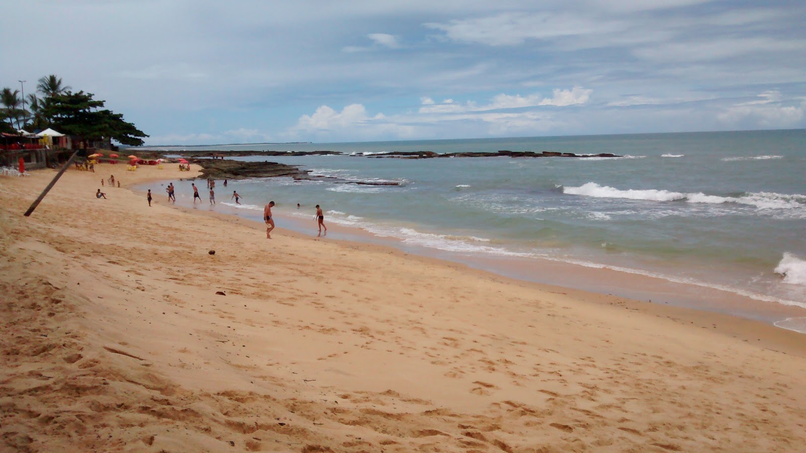 Valokuva Praia Arakakaiista. pinnalla kirkas hiekka:n kanssa