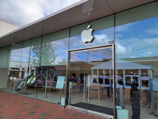 Computer Store «Apple MarketStreet», reviews and photos, 1220 Market St, Lynnfield, MA 01940, USA