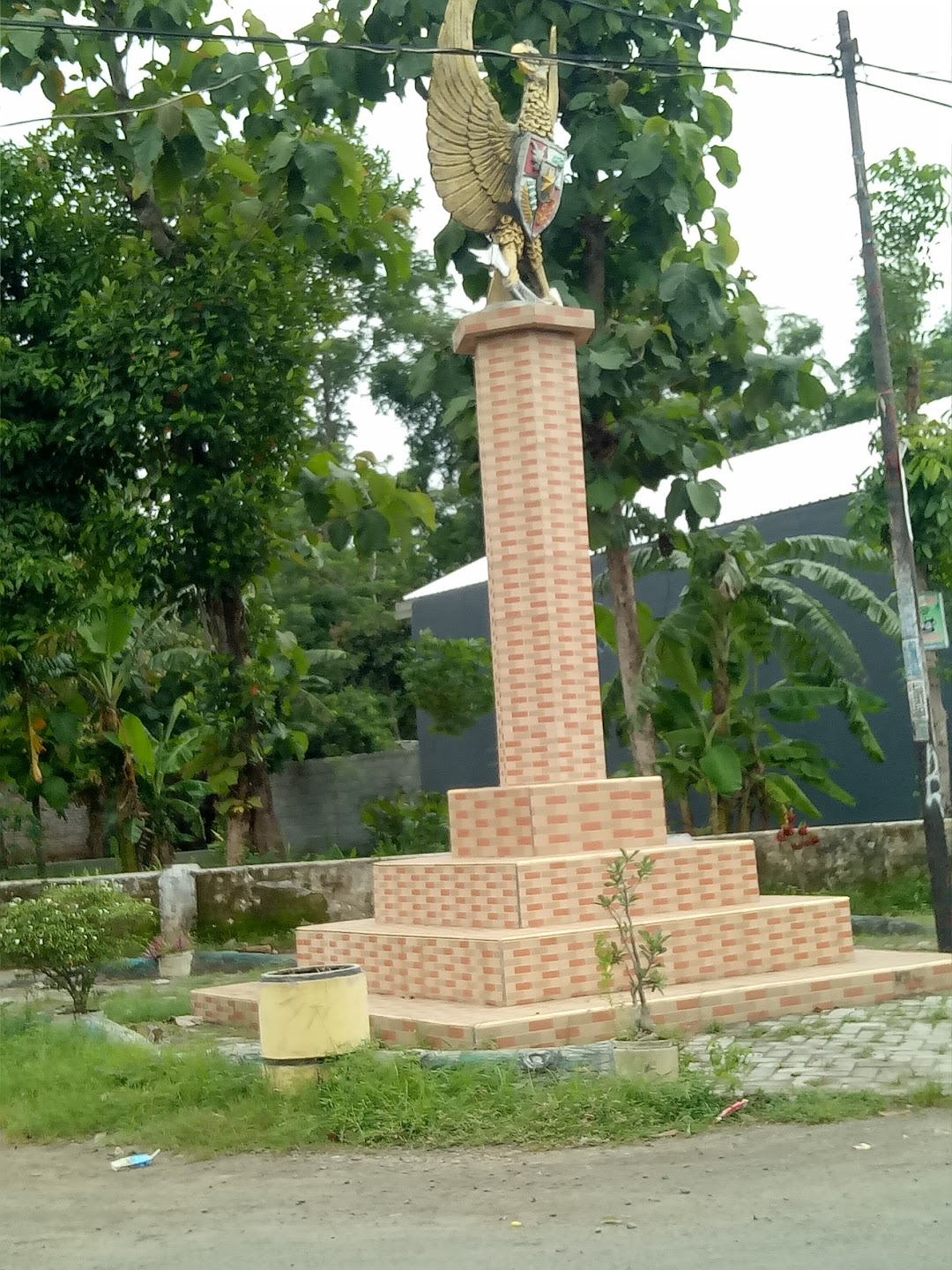 Monumen Patung Garuda Blimbing