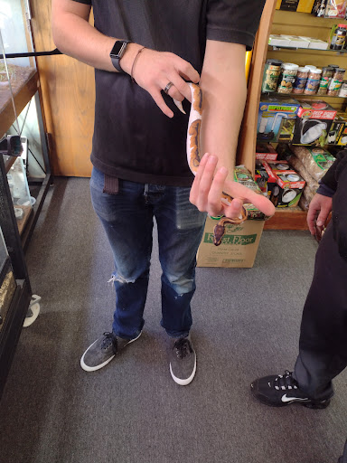 Tropical Fish Store «Optimum Aquarium», reviews and photos, 840 Ernest W Barrett Pkwy NW #700, Kennesaw, GA 30144, USA