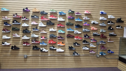 Shopping Mall «Mitchell Mall», reviews and photos, 1020 W Historic Mitchell St, Milwaukee, WI 53204, USA