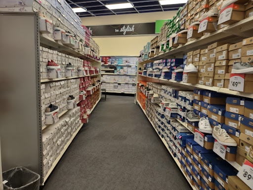 Shoe Store «Shoe Carnival», reviews and photos, 3050 Beeline Rd, Holland, MI 49424, USA