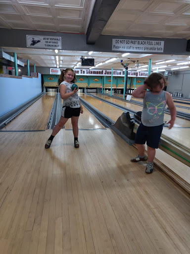 Bowling Alley «Diamond Junction Bowling Lanes», reviews and photos, 1446 N Main St, Palmer, MA 01069, USA