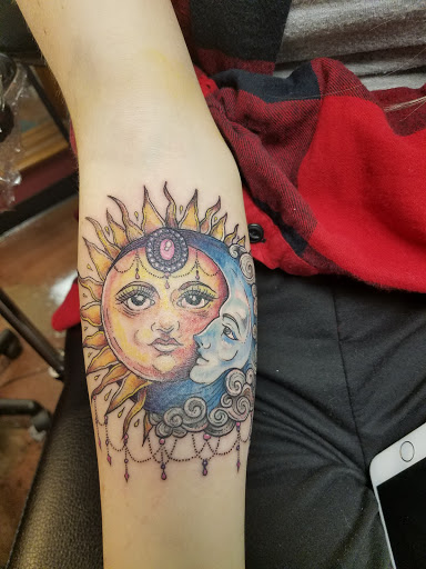 Tattoo Shop «Sellwood Tattoo Parlor», reviews and photos, 8213 SE 17th Ave, Portland, OR 97202, USA