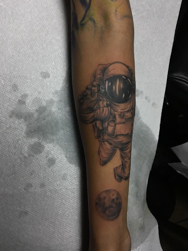 Tattoo Shop «Keys on Kites Tattoo & Gallery», reviews and photos, 869 Whalley Ave, New Haven, CT 06515, USA