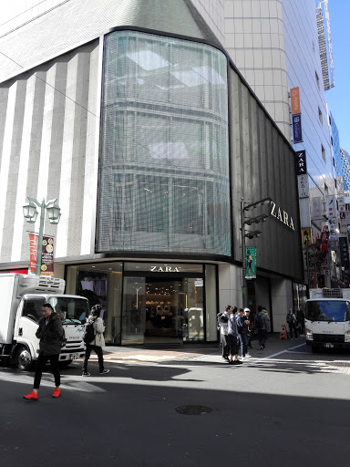 女性のキルティングベストを購入する店 東京