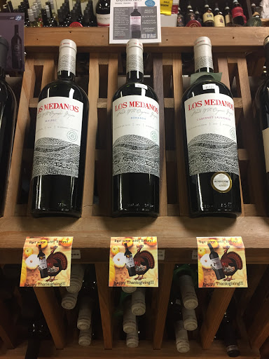 Liquor Store «Town Wine & Spirits», reviews and photos, 179 Newport Ave, Rumford, RI 02916, USA