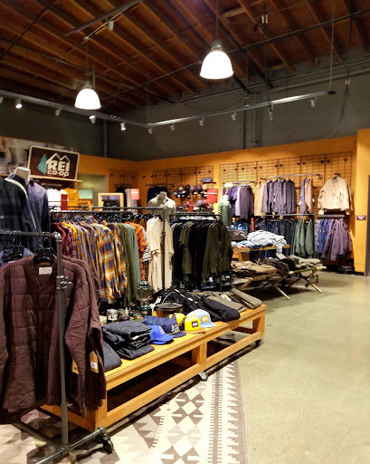 Camping Store «REI», reviews and photos, 1338 San Pablo Ave, Berkeley, CA 94702, USA