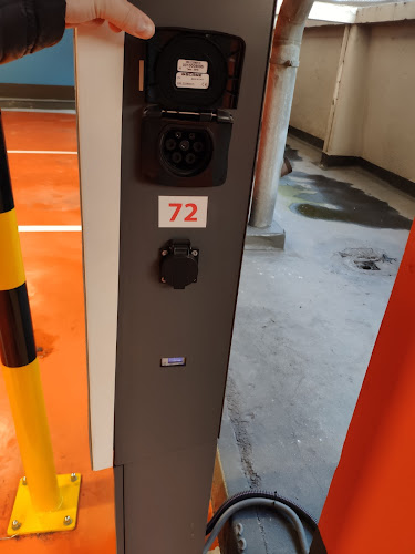 Borne de recharge de véhicules électriques Aéroport de Paris Charging Station Mauregard