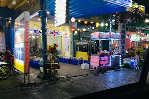 Halong Night Market image