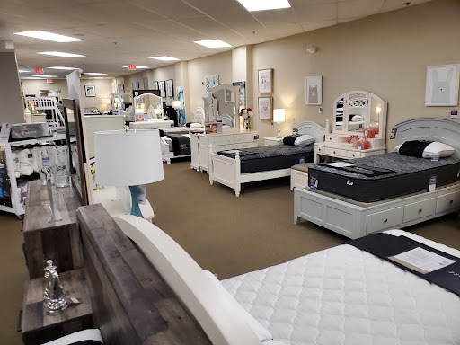 Furniture Store «Raymour & Flanigan Furniture and Mattress Store», reviews and photos, 2780 W Ridge Rd, Rochester, NY 14626, USA