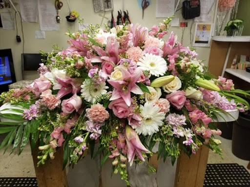 Florist «The Village Flower Shop», reviews and photos, 132 S Addison St, Bensenville, IL 60106, USA