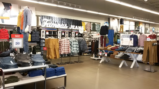 Clothing Store «Old Navy», reviews and photos, 25 Hazard Ave, Enfield, CT 06082, USA