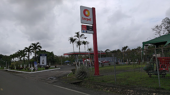 Opiniones de Gasolinera Mobil San Carlos en Quito - Gasolinera