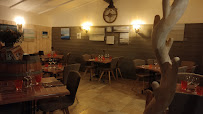Atmosphère du Restaurant de fruits de mer LES VIVIERS - Restaurant à Rivedoux-Plage - n°3