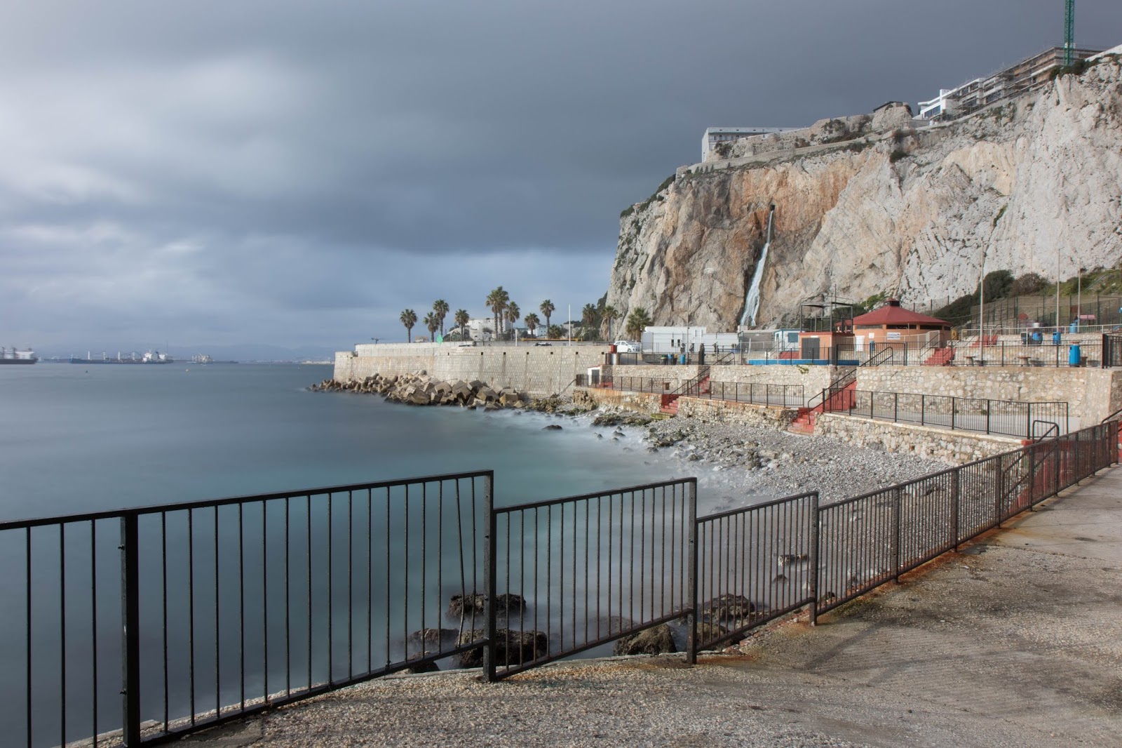 Little Bay Beach'in fotoğrafı ve yerleşim
