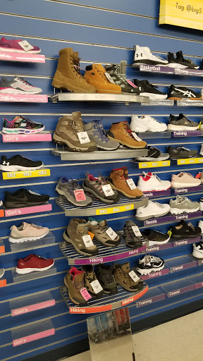 Sporting Goods Store «Big 5 Sporting Goods - Sunnyvale», reviews and photos, 721 Sunnyvale Saratoga Rd, Sunnyvale, CA 94087, USA