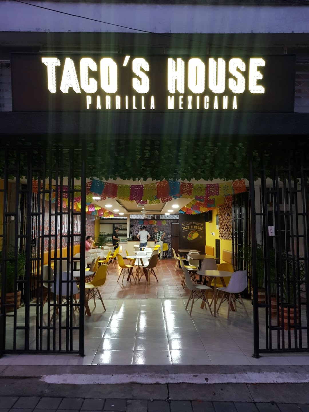Tacos House Parrilla comida mexicana