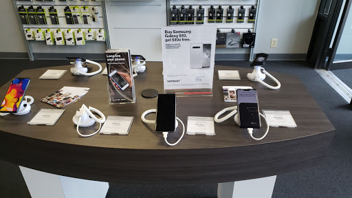 Cell Phone Store «Verizon Authorized Retailer - Simply», reviews and photos, 38 Town Line Rd, Rocky Hill, CT 06067, USA