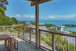 Haulashore Views - Holiday Home Accommodation, Nelson Port Hills