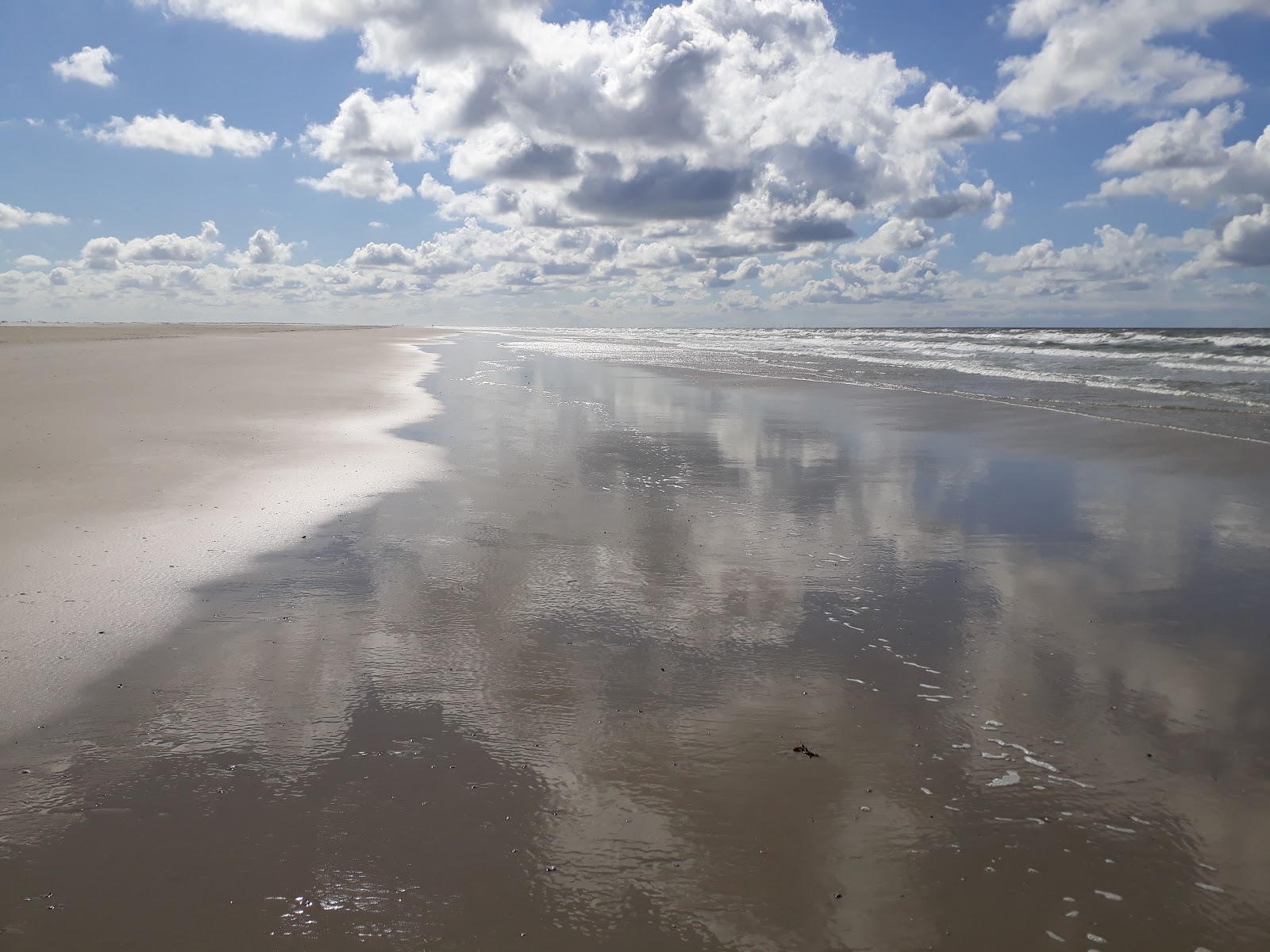 Foto de Billriff strand com areia brilhante superfície