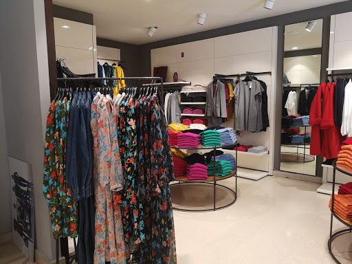 Stores to buy benetton women's products Athens