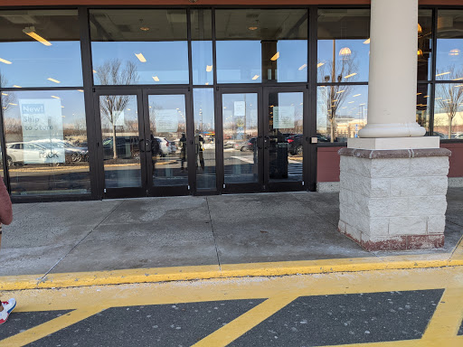 Department Store «Nordstrom Rack West Farm Shopping Center», reviews and photos, 1600 SE Rd, Farmington, CT 06032, USA