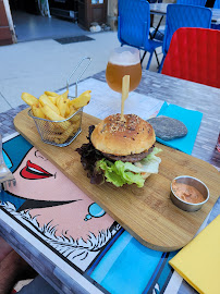 Hamburger du Café et restaurant de grillades Le Ver O Tof à Chassiers - n°2