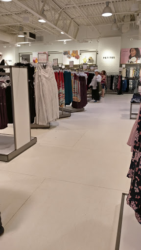 Shopping Mall «Grove City Premium Outlets», reviews and photos, 1911 Leesburg Grove City Rd, Grove City, PA 16127, USA