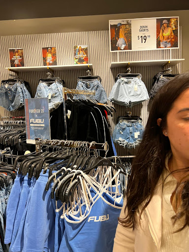 Clothing Store «Forever 21», reviews and photos, 3251 20th Ave, San Francisco, CA 94132, USA