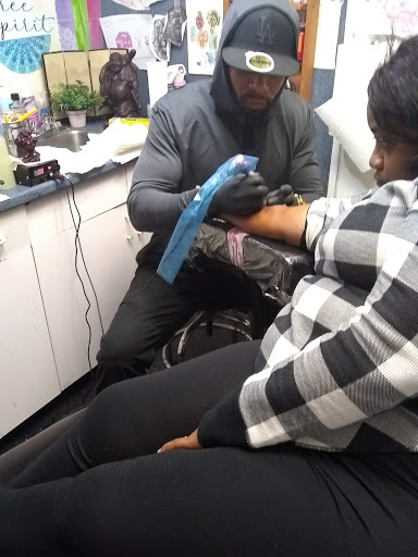 Tattoo Shop «Hard Core Tattoo Studio», reviews and photos, 902 Elmwood Ave, Buffalo, NY 14222, USA