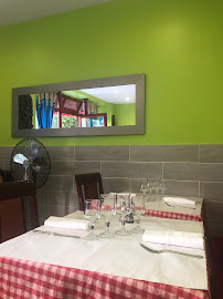 Atmosphère du Restaurant indien Avi Ravi à Suresnes - n°4