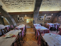 Atmosphère du Restaurant français Le Petit Blanc à Salins-les-Bains - n°19