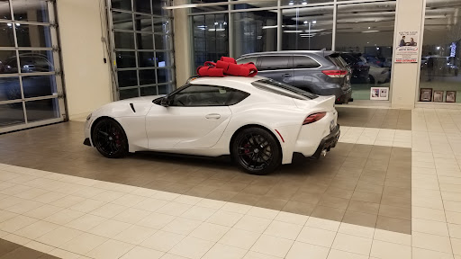 Car Dealer «Classic Toyota», reviews and photos, 515 N Green Bay Rd, Waukegan, IL 60085, USA