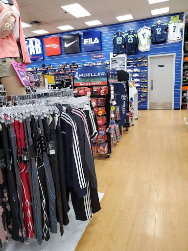 Sporting Goods Store «Big 5 Sporting Goods - Aurora Village», reviews and photos, 1133 N 205th St, Shoreline, WA 98133, USA