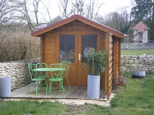 Gîte du Bon Dieu Jaune : Location Maison de vacances individuelle au calme en pleine campagne 3 pièces avec terrain clos emplacement pour la voiture dans village historique, station verte et cité de caractère à Druyes-les-Belles-Fontaines dans l’Yonne à Druyes-les-Belles-Fontaines