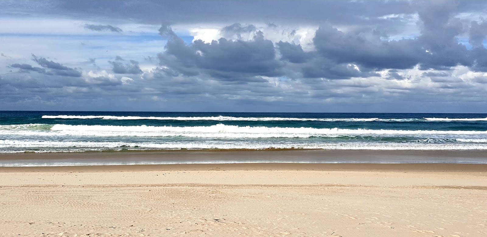 Bilinga Beach的照片 带有碧绿色纯水表面