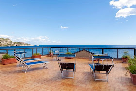 Il Cantone del Faro Rooms & Apartments in Taormina beach