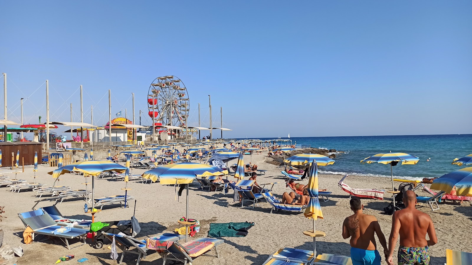 Spiaggia di Borghetto'in fotoğrafı - rahatlamayı sevenler arasında popüler bir yer