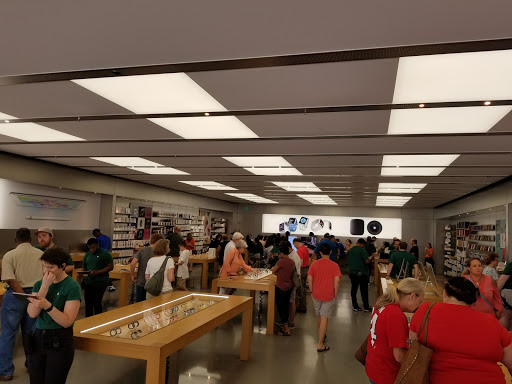 Computer Store «Apple Short Pump Town Center», reviews and photos, 11800 W Broad St, Henrico, VA 23233, USA