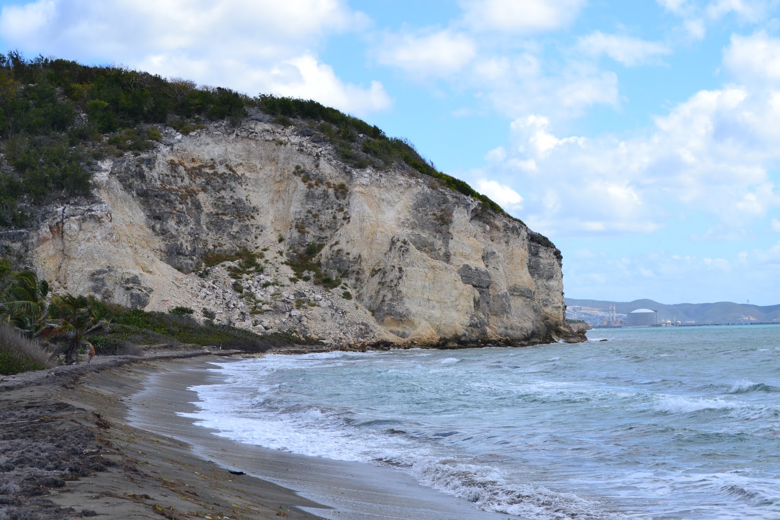 Playa Punta Ventana的照片 带有灰色沙和卵石表面