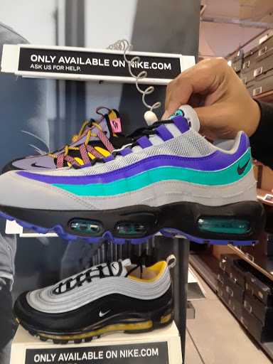 Clothing Store «Nike Factory Store», reviews and photos, 4101 S Carrollton Ave, New Orleans, LA 70119, USA