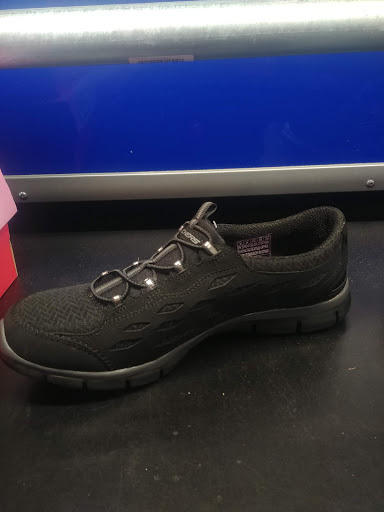 SKECHERS Warehouse Outlet