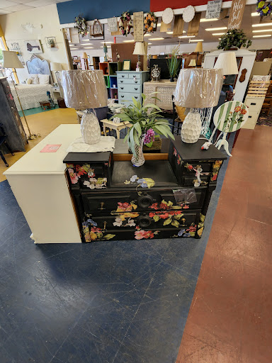 Used Furniture Store «Consign It Furniture», reviews and photos, 345 Scarlet Rd #12, Kennett Square, PA 19348, USA